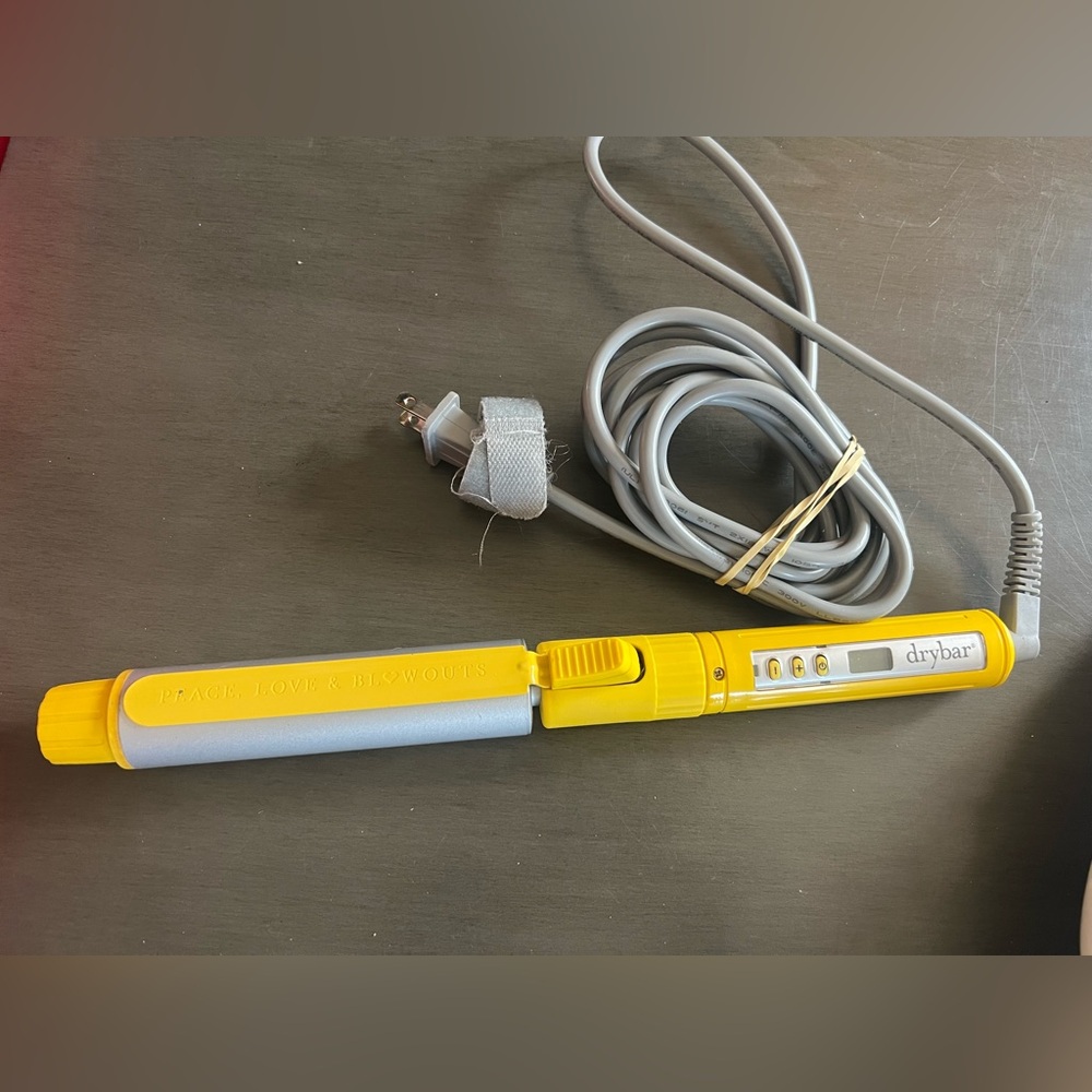 Drybar Yellow 3 day blender digital Curling Iron
